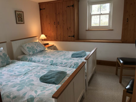 Ground floor bedroom with twin beds
